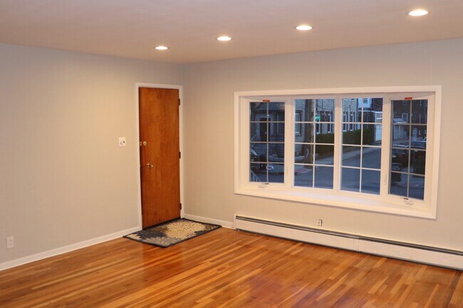 LR Bay window - 286 Chapel Ave