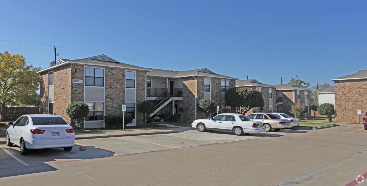 Foto del edificio - Eagle Lake Garden Village