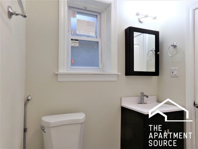 Building Photo - 2129 N Dayton St