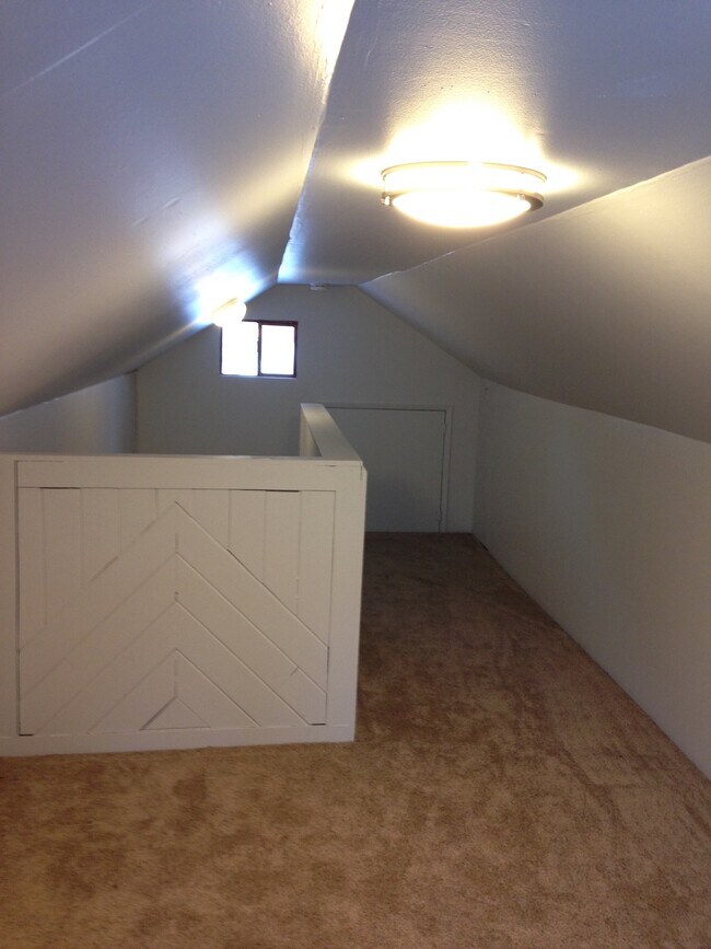 Loft Space - 1465 Northwest Ithaca Avenue