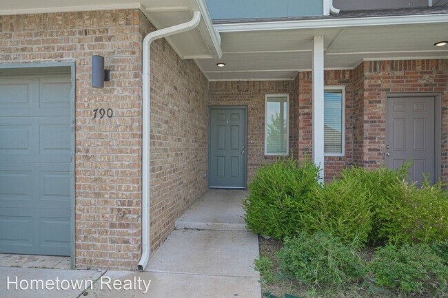 Foto del edificio - 3 br, 2.5 bath House - 790 SW 13th Street