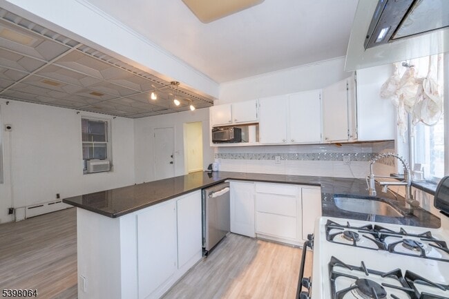 Building Photo - 12 Garfield Ave