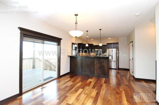 Foto del edificio - OVER 2000 SQ FT!!   5 Bedroom, 3.5 Bath Home in Urbandale