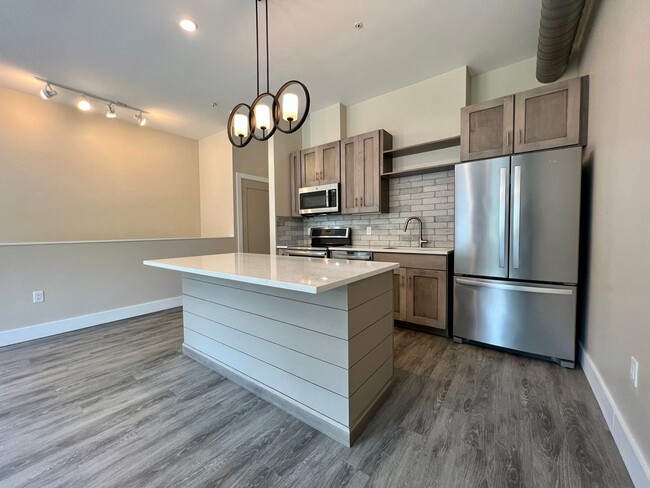 Building Photo - Bright and Spacious New Apartment in West ...