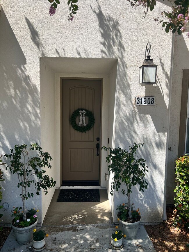 Foto del edificio - **Fully Furnished 3-Bedroom Home in Temecu...