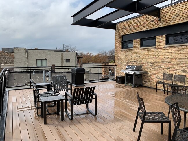 Rooftop Patio (west view) - 1100 W Polk St