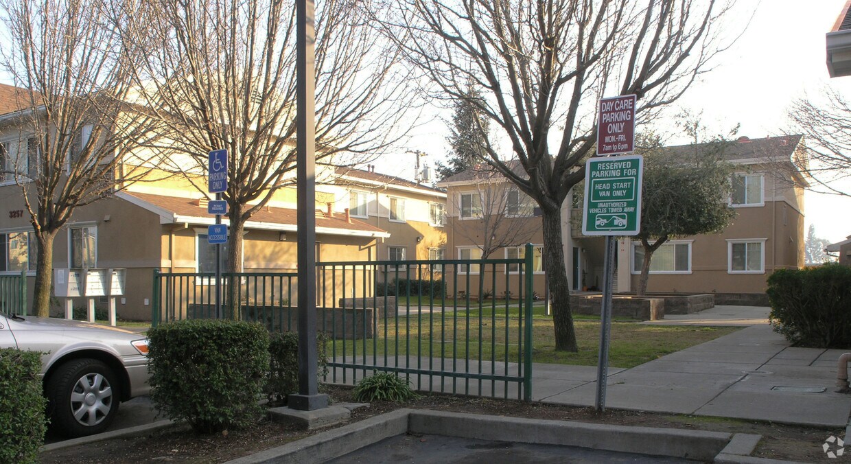 Foto del edificio - 3257 Norwood Ave