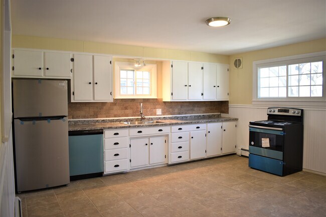 Building Photo - 164 South Ave