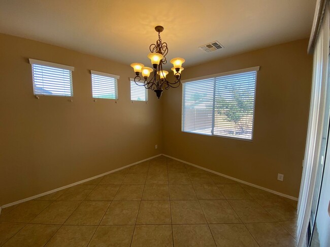 Building Photo - Luxe Living in Laveen!