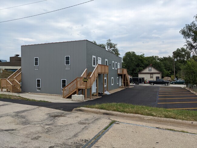 Building Photo - 105 Sanford St