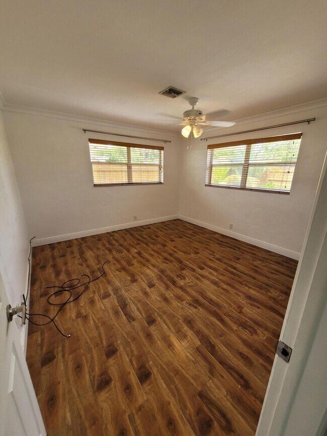 Foto del edificio - 455 NE 29th St