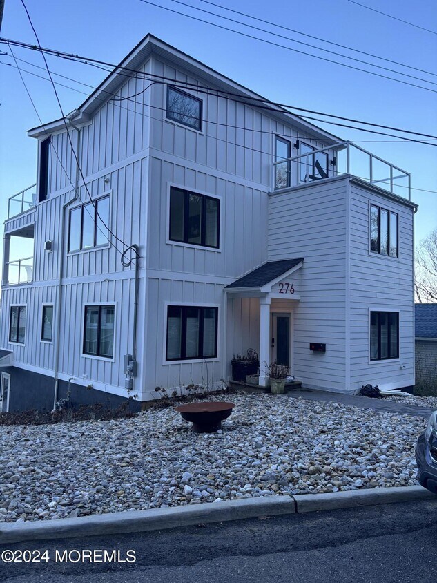 Foto principal - 276 Bayside Dr