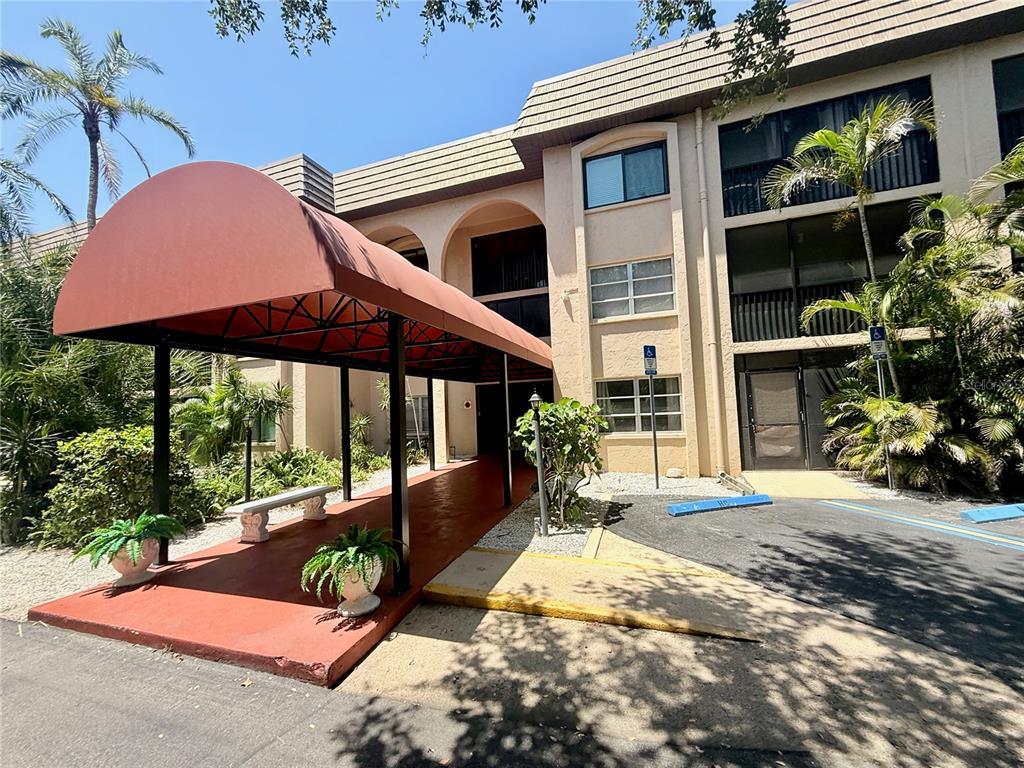Foto principal - 3700 S Osprey Ave