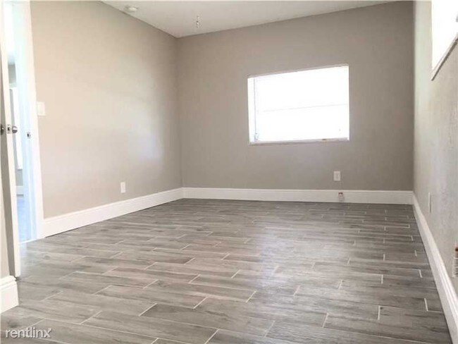 Foto del edificio - 6301 Farragut St