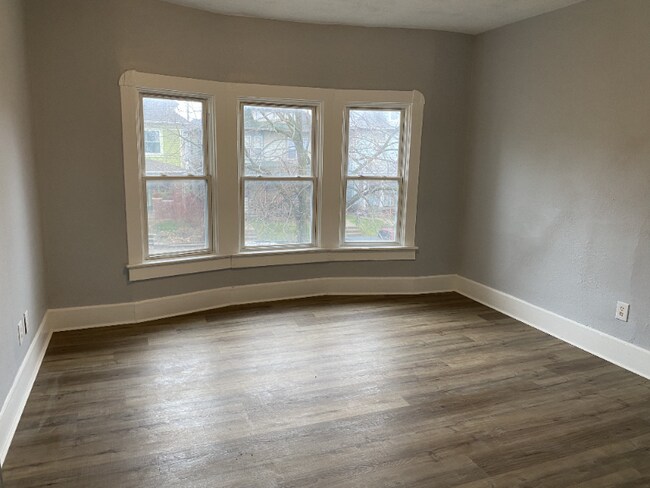 Building Photo - 323 N Arsenal Ave