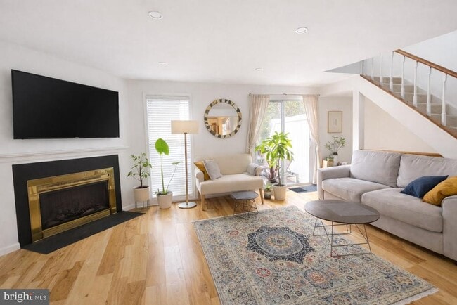 Foto del edificio - 1704 Quietree Dr