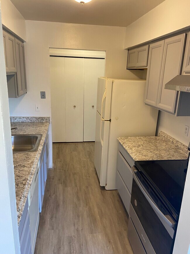 Updated kitchen - 30052 W 12 Mile Rd