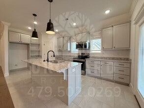 Building Photo - 8 McDole Ln