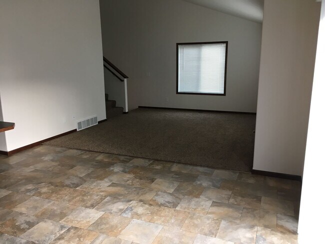 Foto del edificio - 3 Bed 3 Bath Twin Home