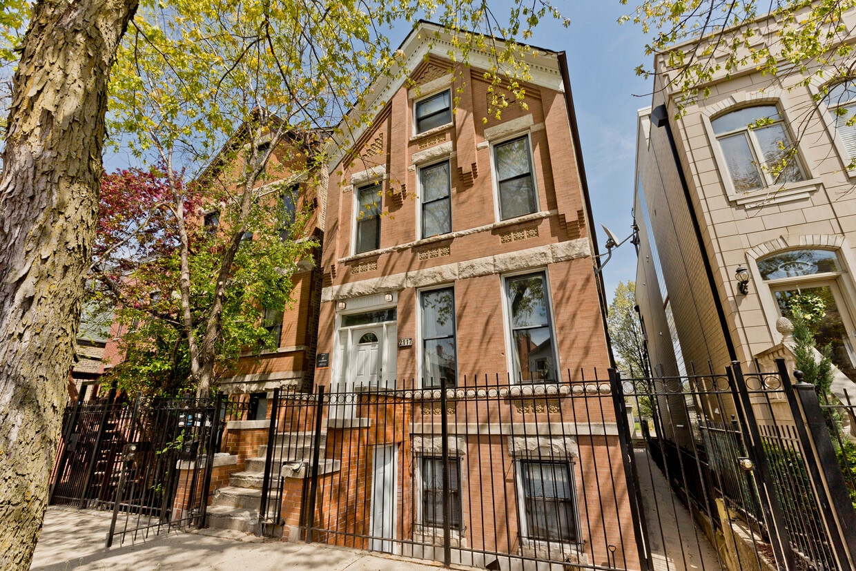 Primary Photo - 2117 N Winchester Ave
