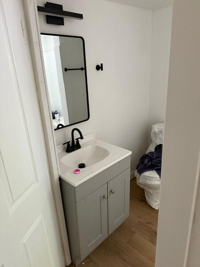 Foto del edificio - 4 Bed, 2 Bath Home Near Downtown San Antonio