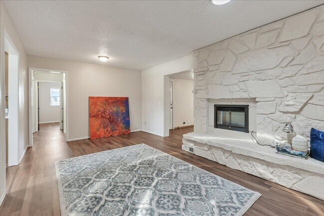 Foto del edificio - Lawn Care Included! 3 bed, 2 bath, 2 livings