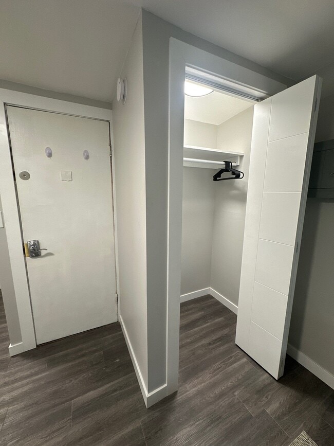 Building Photo - 27-27 Brule St