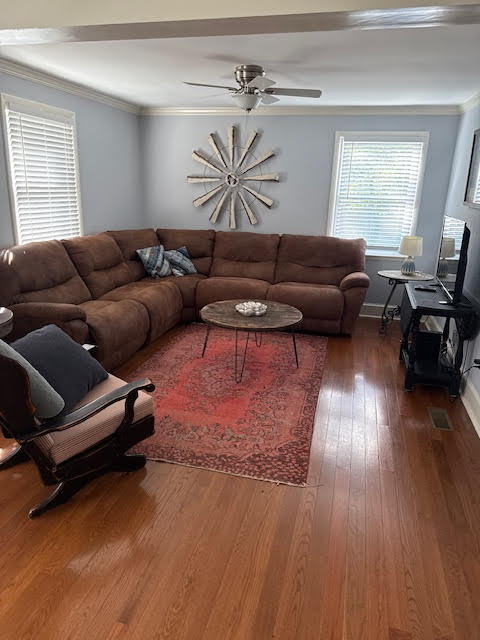 Sala de estar - 210 Maple Dr