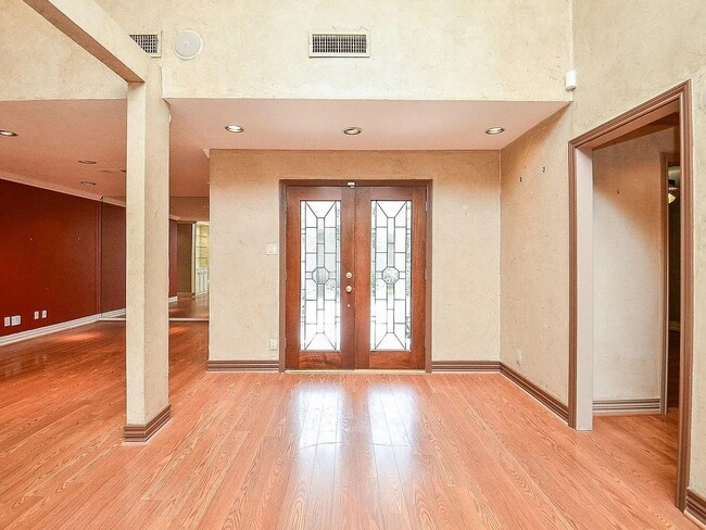 Building Photo - 7003 Blandford Ln