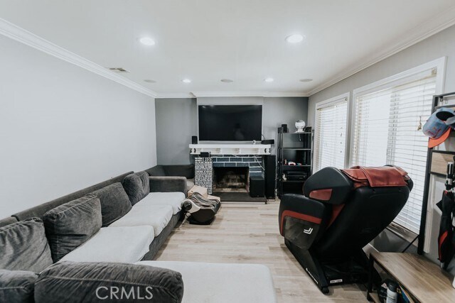 Foto del edificio - 2438 Emerson Dr