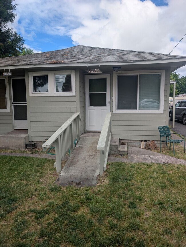 Building Photo - 3614-3628 Summers Ln
