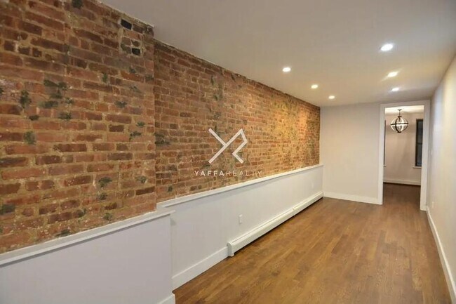 Building Photo - 2 bedroom in Flushing NY 11385