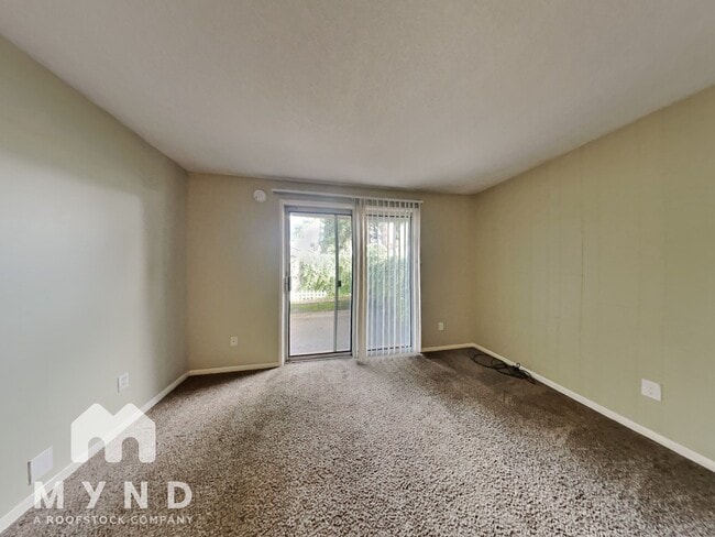 Building Photo - 707 NE 108th Ave
