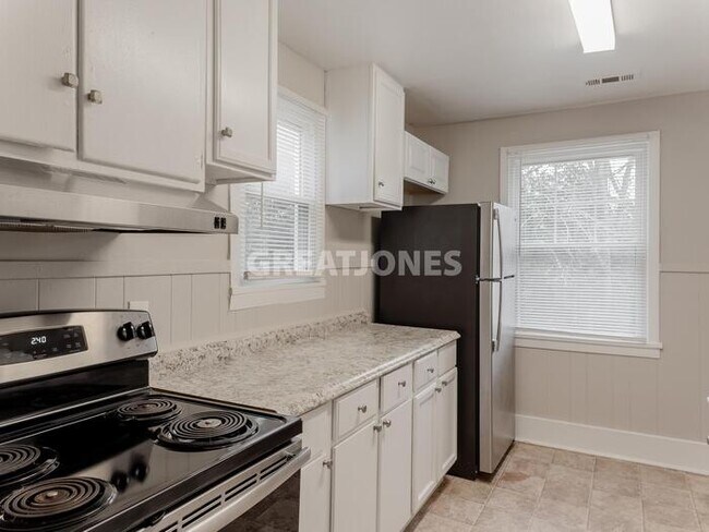 Building Photo - 2551 Sheraton Dr