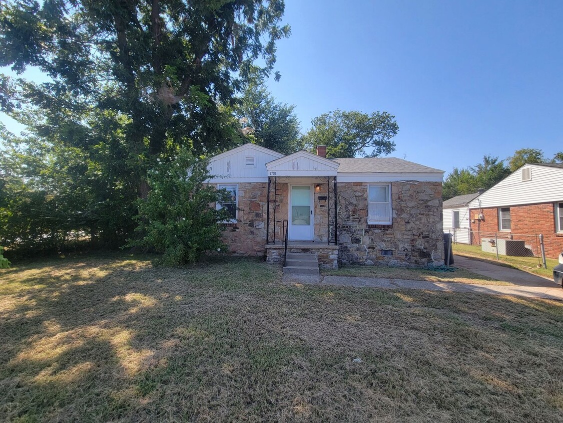 Primary Photo - Clean 2 bed with HVAC ready to go!