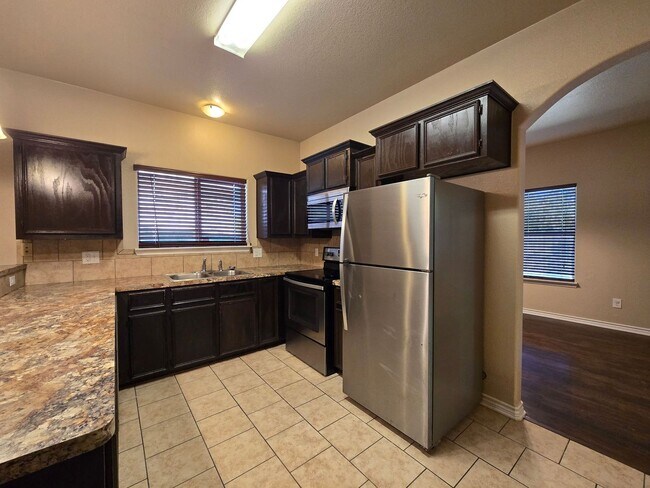 Foto del edificio - RENT REDUCTION - AVAILABLE NOW!