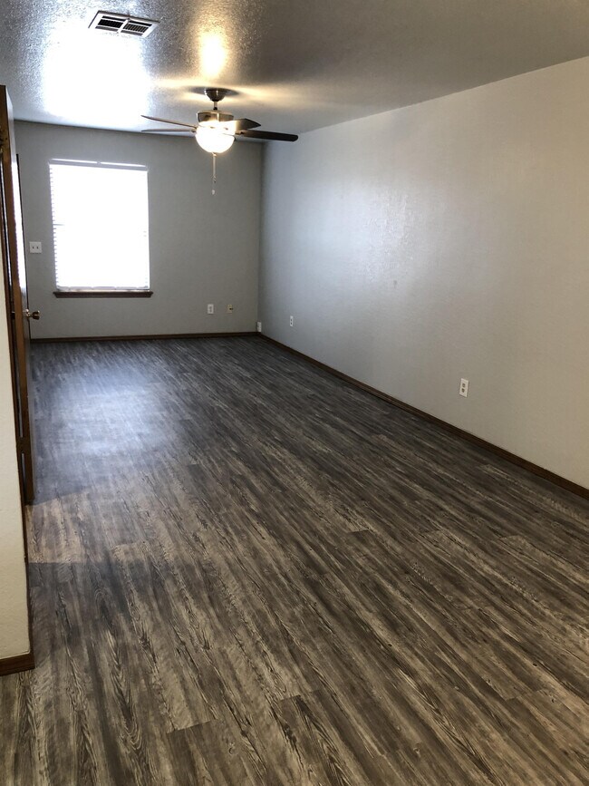 Foto del edificio - 112 N Baumann Ave