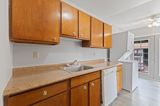 Building Photo - Bardon Apartments