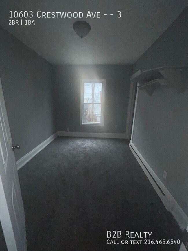 Building Photo - "Sophisticated Simplicity: 2 BR, 1 BA Resi...