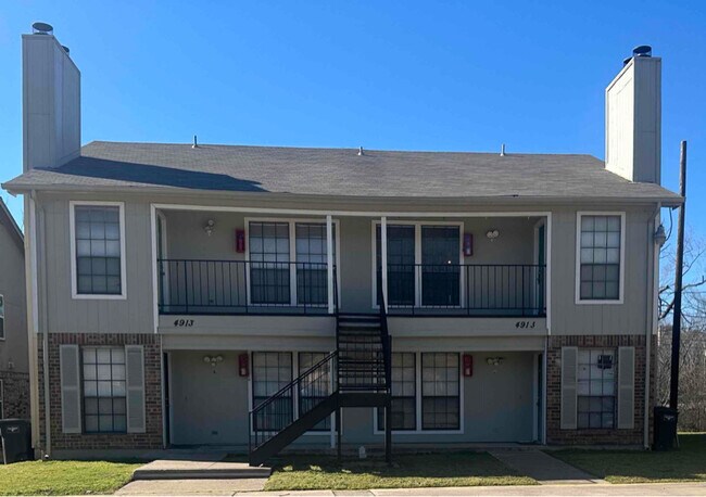 Building Photo - 4913 Jamesway Rd