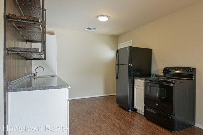 Foto del edificio - 2 br, 1.5 bath House - 135.5 E Himes Street