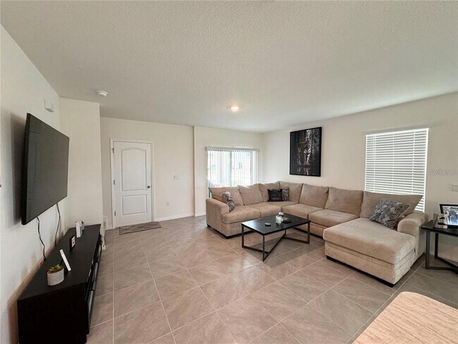 Building Photo - 2095 King Ranch St