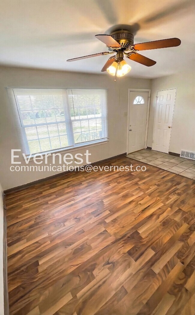 Foto del edificio - 9717 Dennis Dr