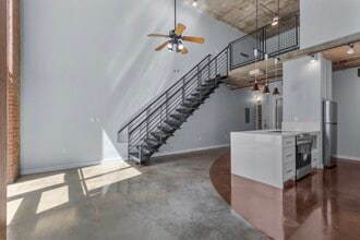 Building Photo - 2000 Bagby St