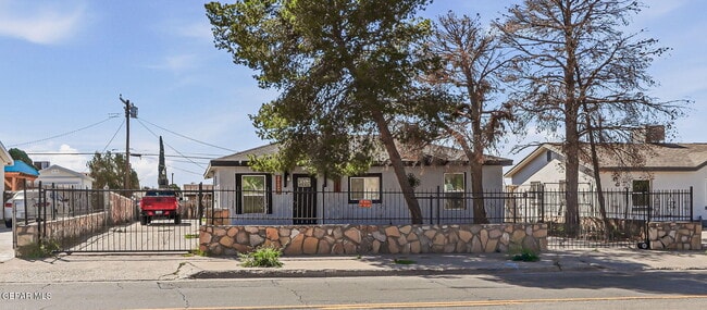 Building Photo - 7740 Phoenix Ave