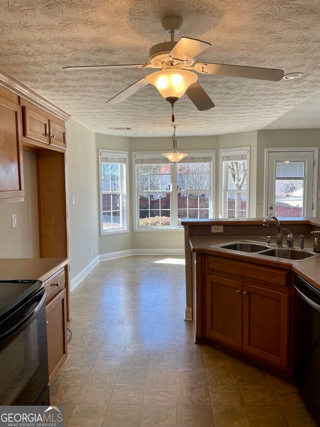 Building Photo - 315 Red Bud Rd