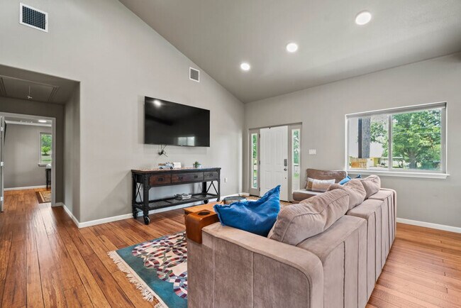 Foto del edificio - 1736 W Live Oak St