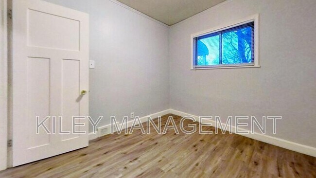 Building Photo - 11376 Rivard Ave