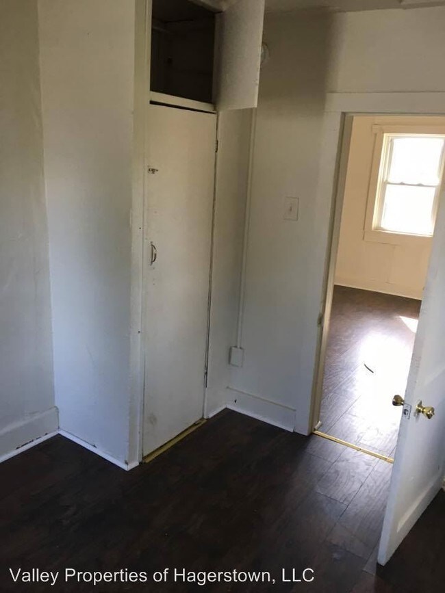 Building Photo - 2 br, 1 bath House - 822 N High St