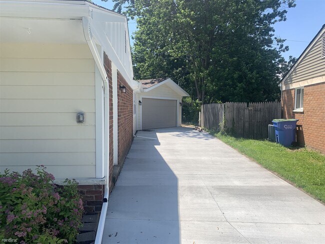 Building Photo - 3 br, 2 bath House - 32427 Chalfonte Dr